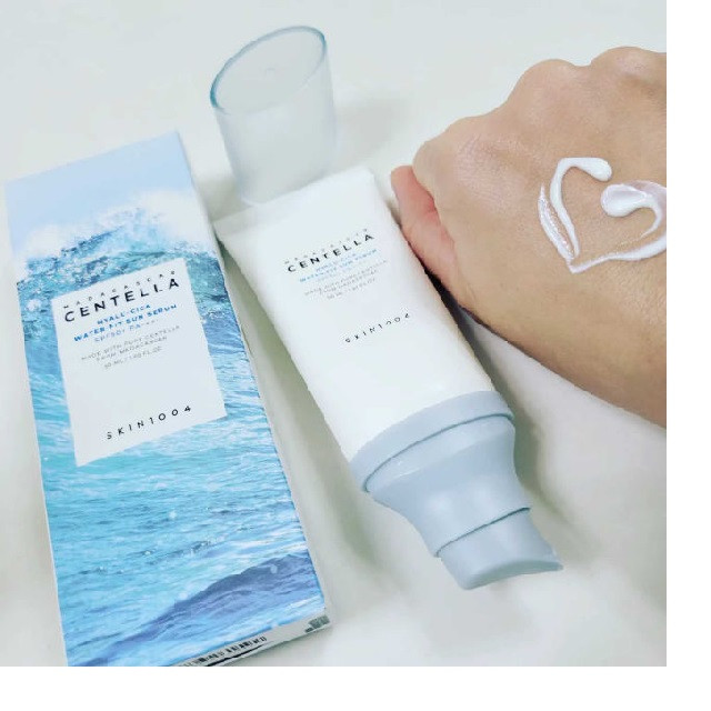 کرم ضد آفتاب بدون رنگ سنتلا، 50 SPF، مدل 1004، مناسب پوست حساس، نرمال و خشک و حجم 50 میلیلیتر، محافظت کننده در برابر اشعه UVA و UVB، بدون تست حیوانی، ++++PA، آبرسان، ضد التهاب، با ماندگاری 3 ساعته
