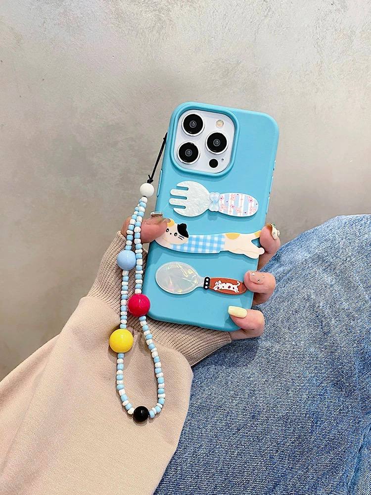 قاب مدل مینیمال گربه لباس آبی آویز دار مناسب برای گوشی آیفون iPhone ۱2 promax کد Tor-۱