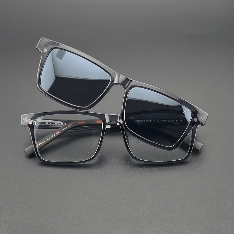 فریم عینک طبی ویفرر (Wayfarer) آلبرت وگ مدل CG7703C541-P194 مناسب برای انواع صورت به همراه کاور آفتابی