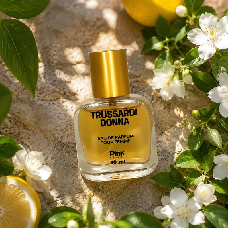 عطر جیبی زنانه پینک ویژوآل مدل Trussardi Donna با رایحه خنک و گلی حجم 30 میلیلیتر
