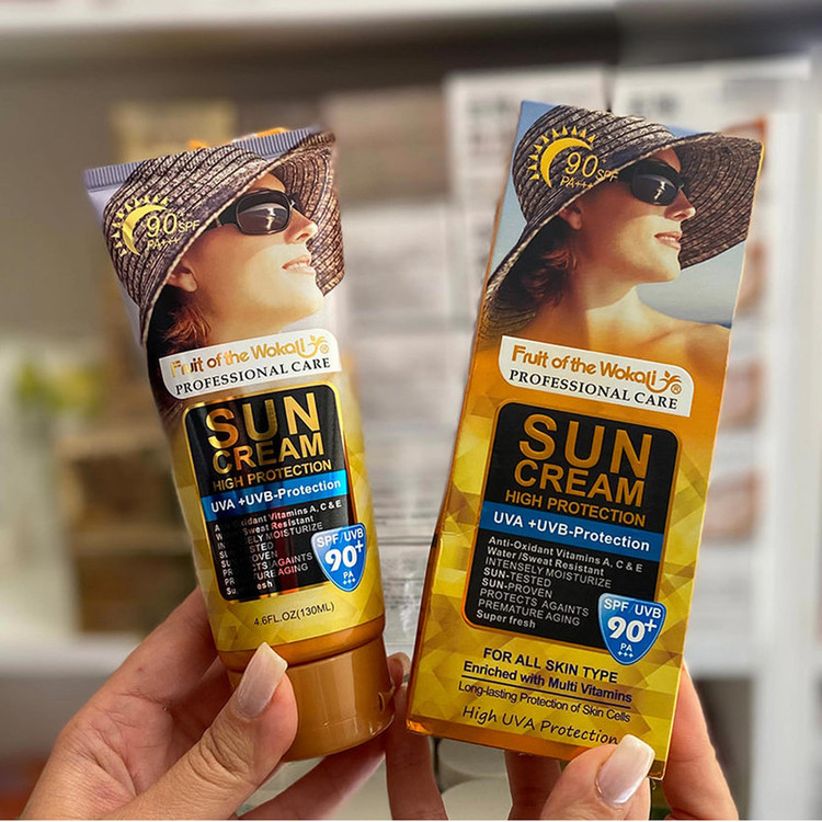 کرم ضدآفتاب بدون رنگ وکالی SPF90 مدل 01 مناسب برای انواع پوستها، حجم 130 میلیلیتر