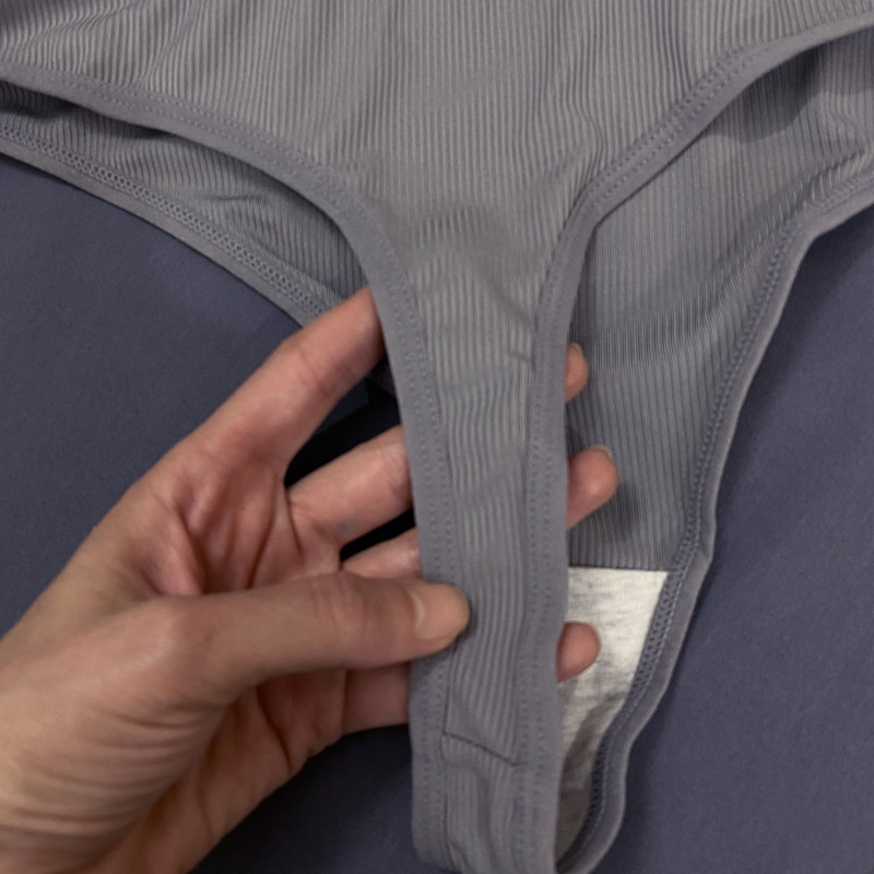 ست نیم تنه و شورت ورزشی زنانه مدل P2T21