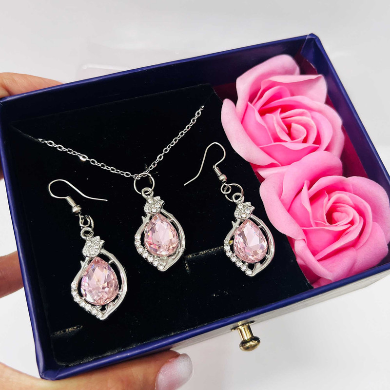 ست هدیه زنانه مدل نگین یاس همراه باکس گل معطر کد 993