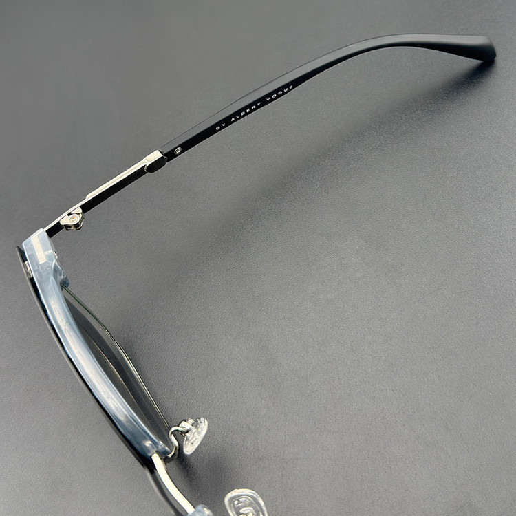 فریم عینک طبی به همراه کاور آفتابی آلبرت وگ مدل CG3202C656-P01 Polarized Double Switch