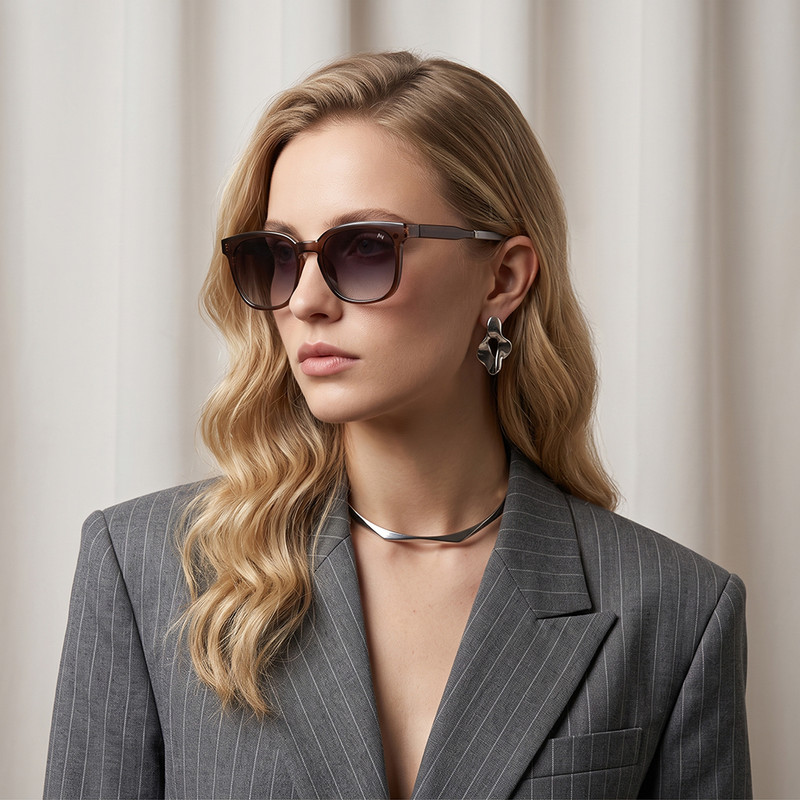 فریم عینک طبی آلبرت وگ مدل CG7705C745-P120 Polarized Double Switch به همراه کاور آفتابی