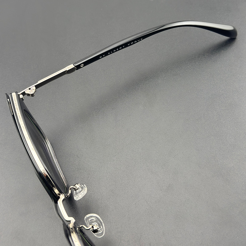فریم عینک طبی زنانه به همراه کاور آفتابی آلبرت وگ مدل CG3201C650-P01 Polarized Double Switch