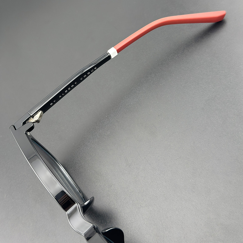 فریم عینک طبی آلبرت وگ مدل CG7705C01-P199 Polarized Double Switch به همراه کاور آفتابی