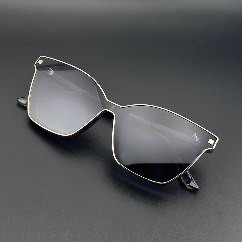 فریم عینک طبی آلبرت وگ مدل CG7802C640-P115 Polarized Double Switch به همراه کاور آفتابی