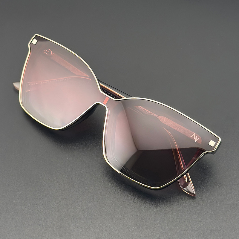 فریم عینک طبی آلبرت وگ مدل CG7802C639-P127 Polarized Double Switch به همراه کاور آفتابی