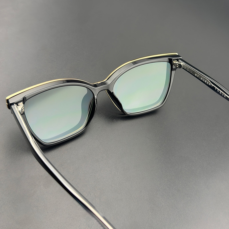 فریم عینک طبی آلبرت وگ مدل CG7802C01-P109 Polarized Double Switch به همراه کاور آفتابی